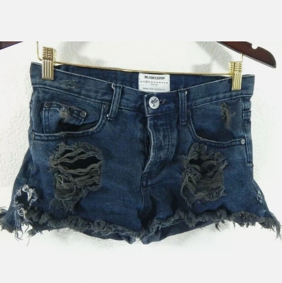 One Teaspoon x Free People Bandits Distressed Shorts - Picture 1 of 6